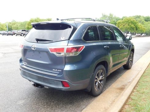 Used 2016 Toyota Highlander XLE AWD/4WD image 4