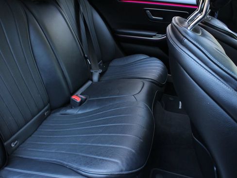Used 2022 Mercedes-Benz S 580 4MATIC Sedan w/ AMG Line Package image 25