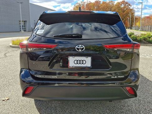 Used 2020 Toyota Highlander XLE image 5