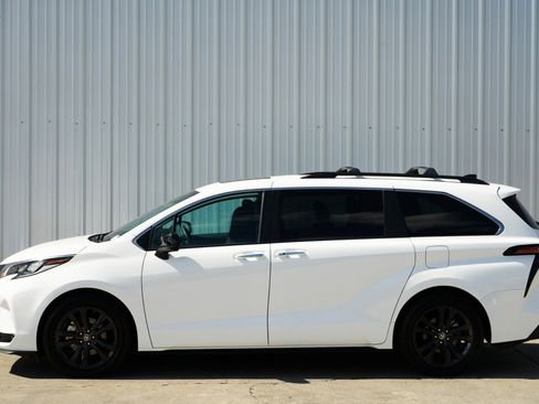 Used 2024 Toyota Sienna XSE image 50