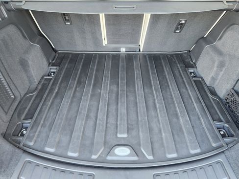 Certified 2023 Land Rover Discovery Sport SE image 33