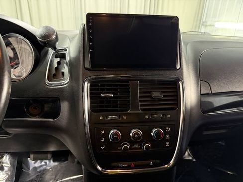 Used 2016 Dodge Grand Caravan SE FWD image 14
