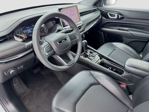 Used 2023 Jeep Compass Latitude AWD/4WD image 7