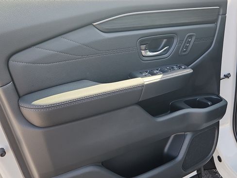 New 2026 Honda Pilot Touring image 9