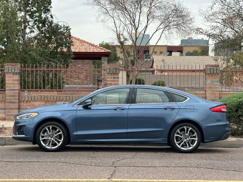 Used 2019 Ford Fusion SEL image 3