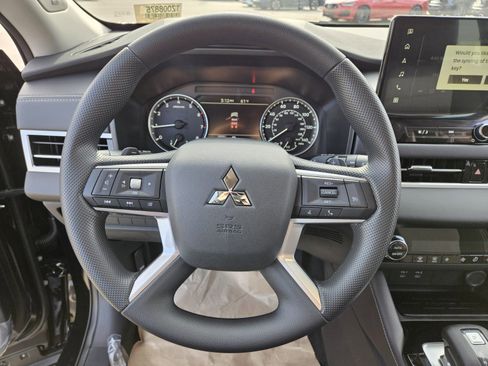 New 2026 Mitsubishi Outlander ES image 14