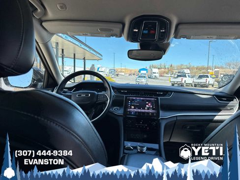 Used 2022 Jeep Grand Cherokee L Limited AWD/4WD image 18