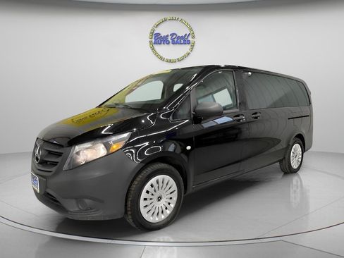 Used 2019 Mercedes-Benz Metris Passenger image 2