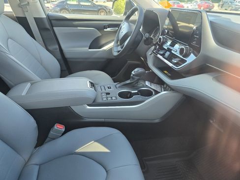 Used 2026 Toyota Highlander XLE AWD/4WD image 16