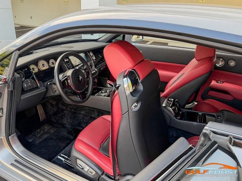 Used 2018 Rolls-Royce Wraith image 24