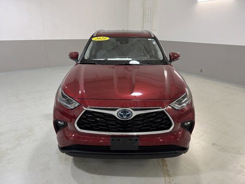 Used 2021 Toyota Highlander Limited image 3