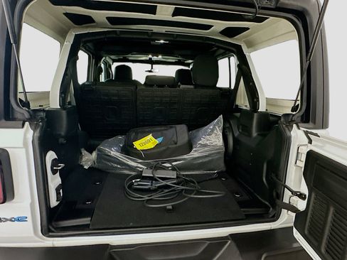 Used 2023 Jeep Wrangler Unlimited w/ Cold Weather Group image 30