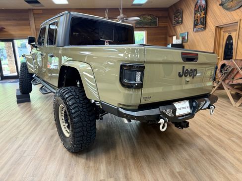 New 2025 Jeep Gladiator Willys image 5