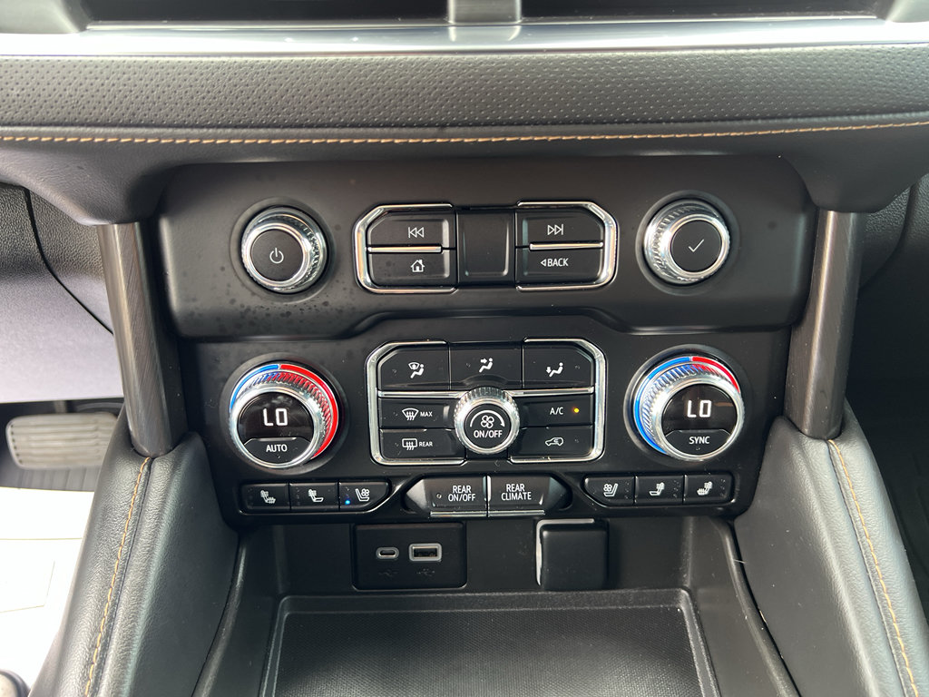 Used 2023 GMC Yukon AT4 w/ Technology Package AWD/4WD image 19