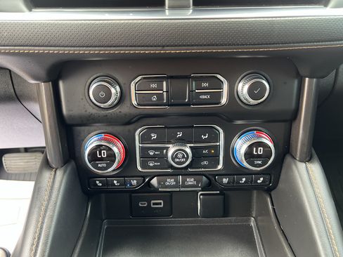 Used 2023 GMC Yukon AT4 w/ Technology Package AWD/4WD image 19