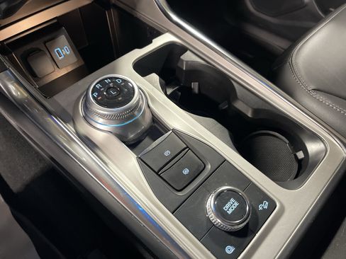 Used 2022 Ford Explorer XLT w/ Equipment Group 202A image 26