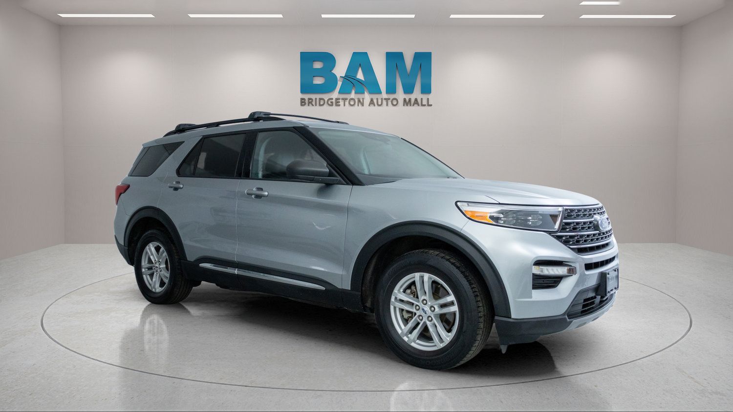 Used 2023 Ford Explorer XLT w/ Equipment Group 202A AWD/4WD image 1
