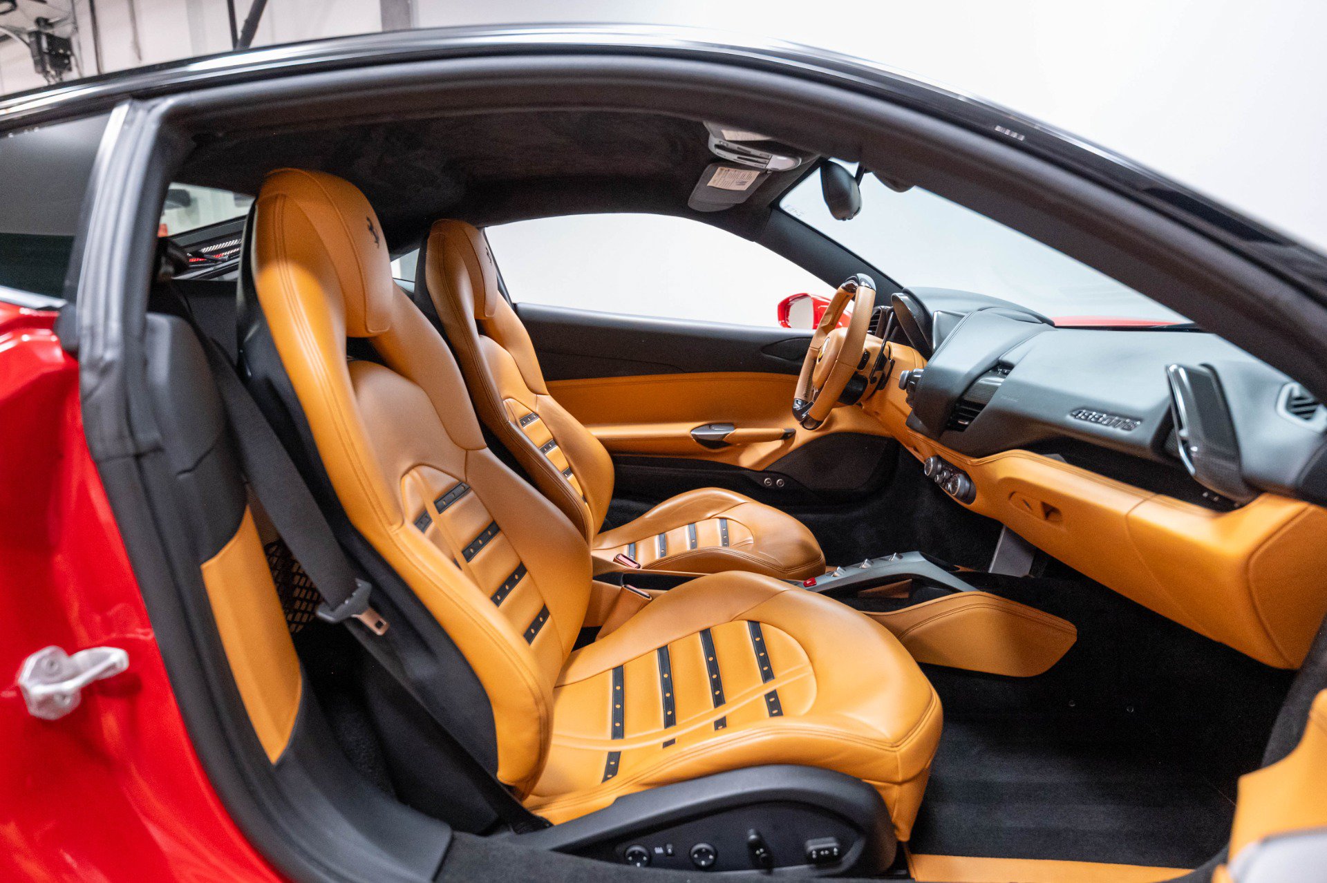 Used 2016 Ferrari 488 GTB RWD image 39