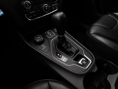 Used 2020 Jeep Cherokee Latitude w/ Quick Order Package 26F North image 18