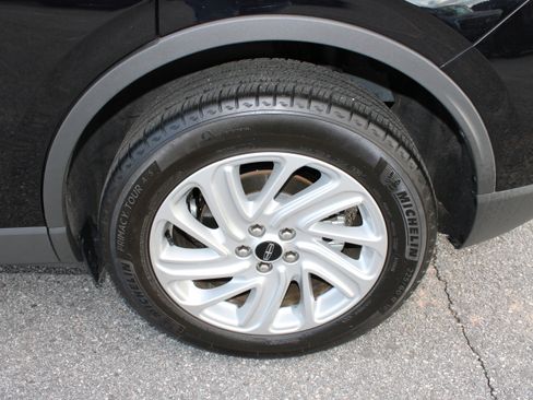 Used 2023 Lincoln Corsair Standard image 11