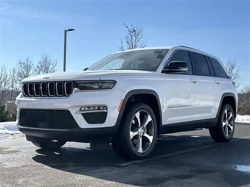 Used 2023 Jeep Grand Cherokee Limited image 20