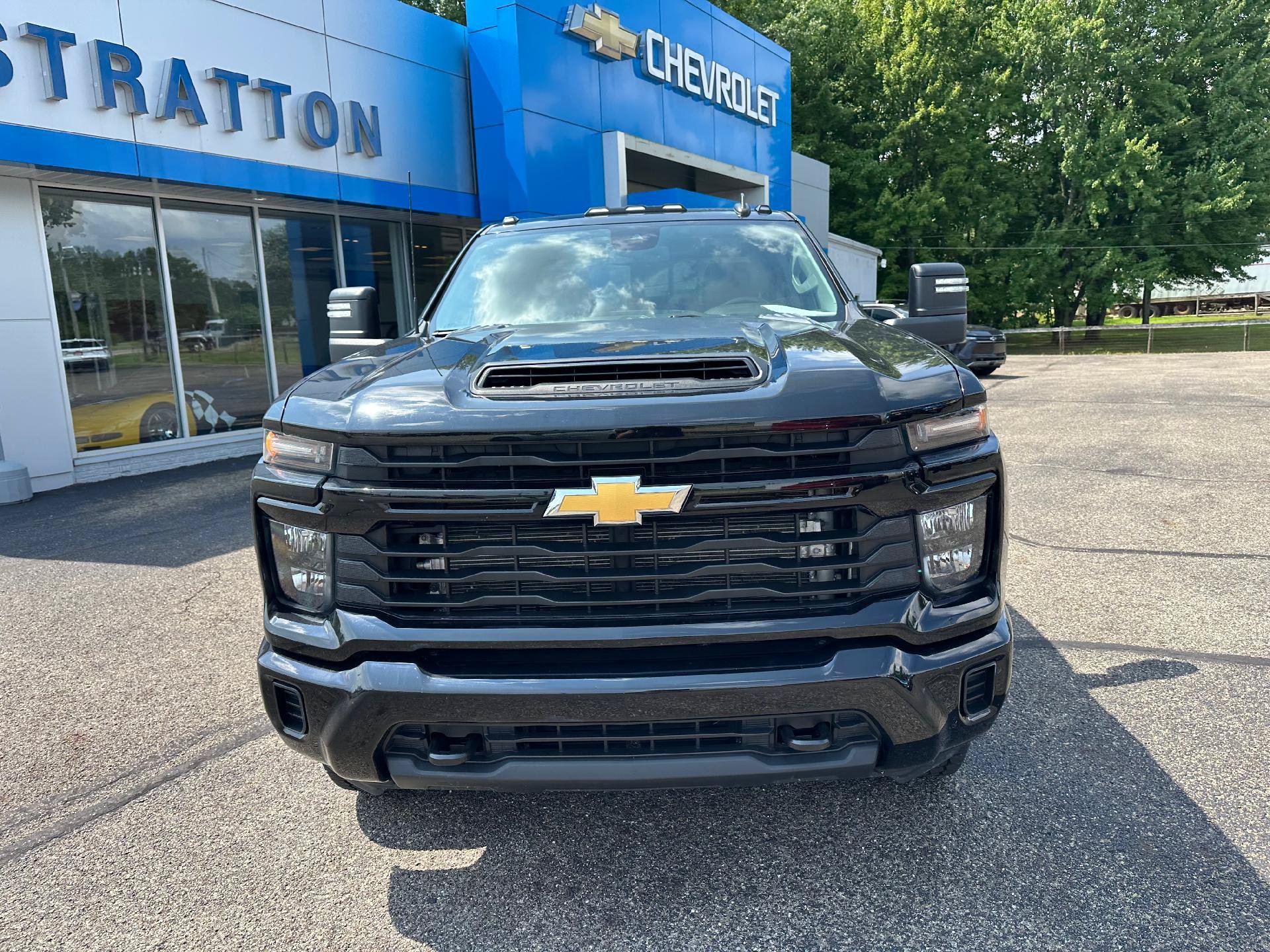 Used 2024 Chevrolet Silverado 2500 Custom w/ Custom Value Package AWD/4WD image 2