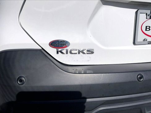 Used 2020 Nissan Kicks S image 9