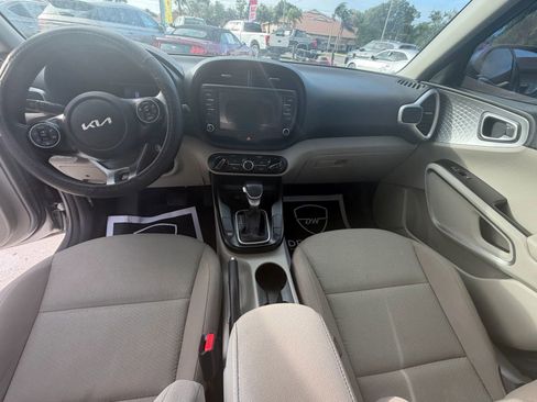 Used 2022 Kia Soul LX image 13