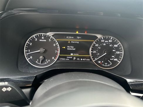 Used 2025 Nissan Pathfinder SV image 10