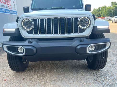 New 2025 Jeep Wrangler Sahara image 9