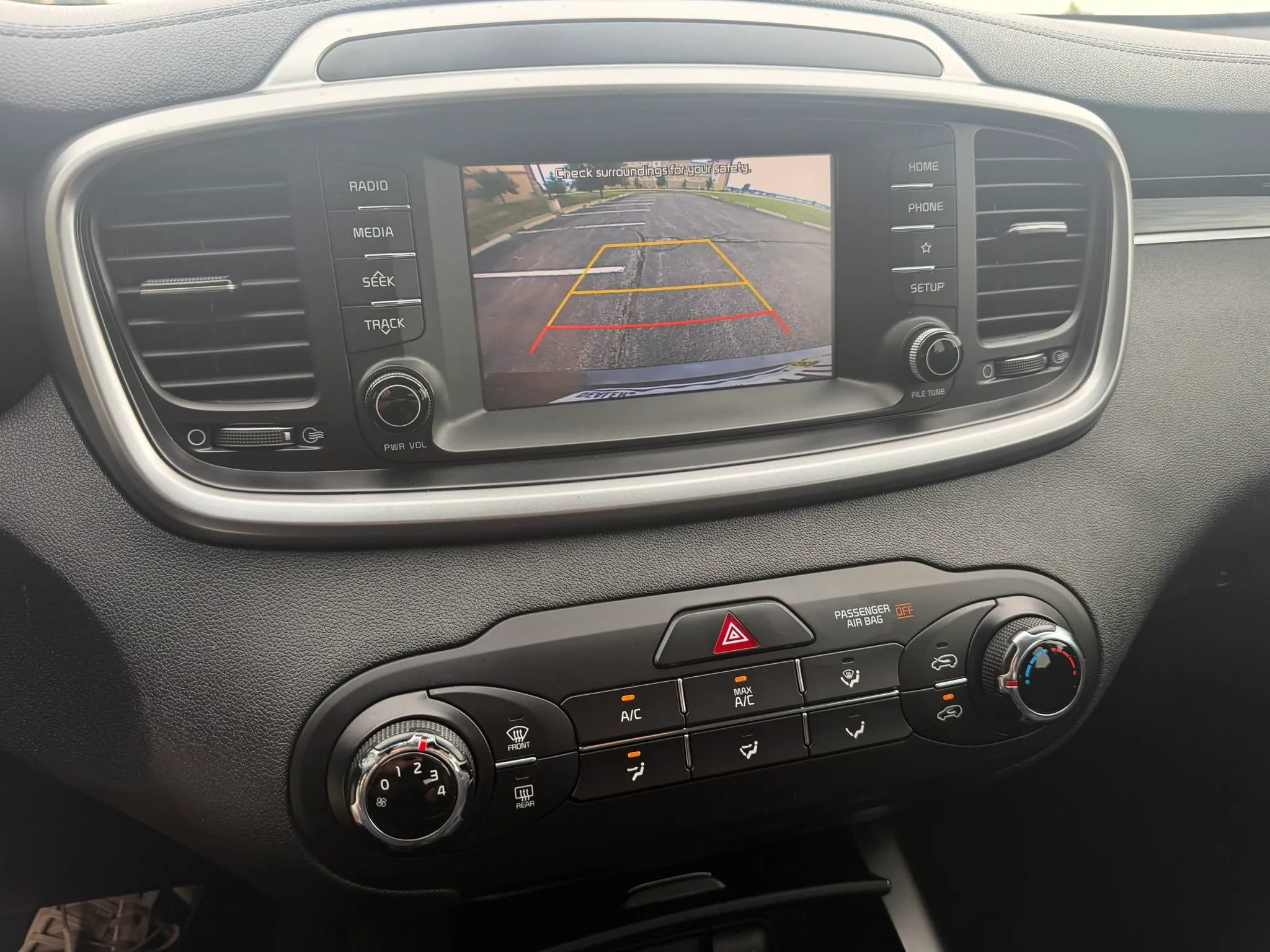 Used 2020 Kia Sorento LX FWD image 13