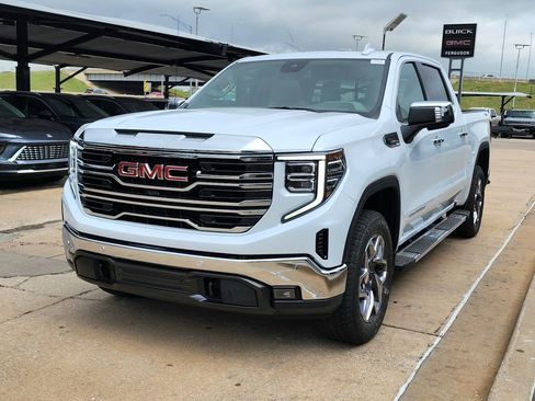 New 2026 GMC Sierra 1500 SLT image 8