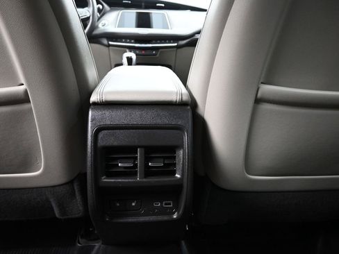 Used 2019 Cadillac XT4 Luxury w/ Cold Weather Package FWD image 17
