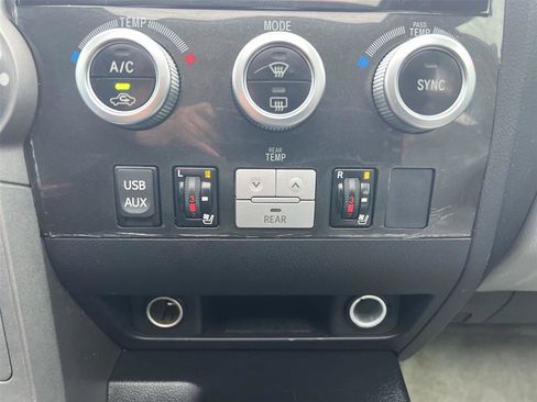 Used 2011 Toyota Sequoia Platinum image 21