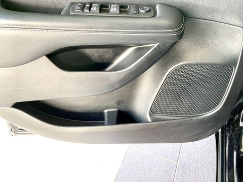 Used 2025 Chrysler Pacifica Select FWD image 13