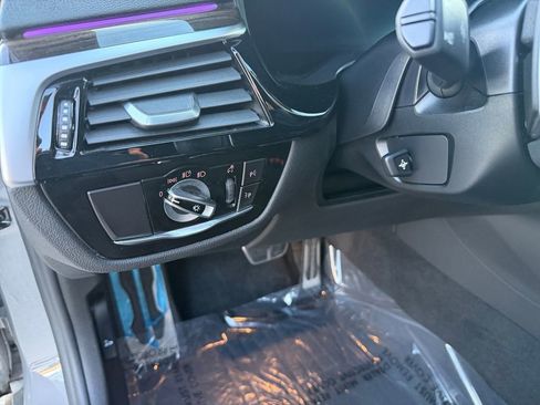 Used 2022 BMW 530e w/ M Sport Package image 15