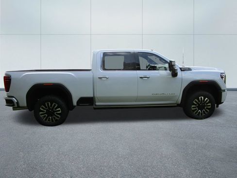 New 2026 GMC Sierra 2500 Denali Ultimate AWD/4WD image 7