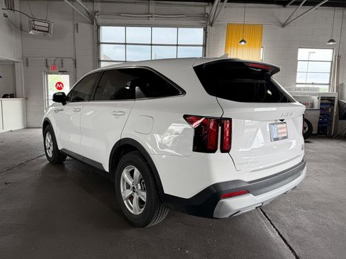 Used 2025 Kia Sorento LX image 16