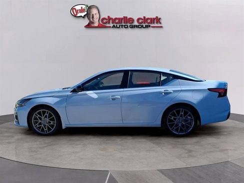 Used 2023 Nissan Altima 2.0 SR image 2