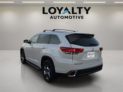 Used 2018 Toyota Highlander Limited Platinum image 3