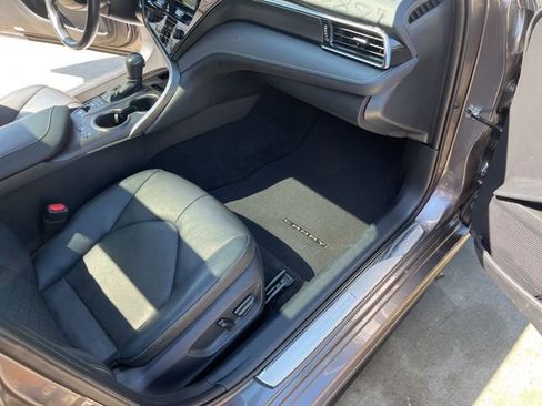 Used 2022 Toyota Camry XSE FWD image 14