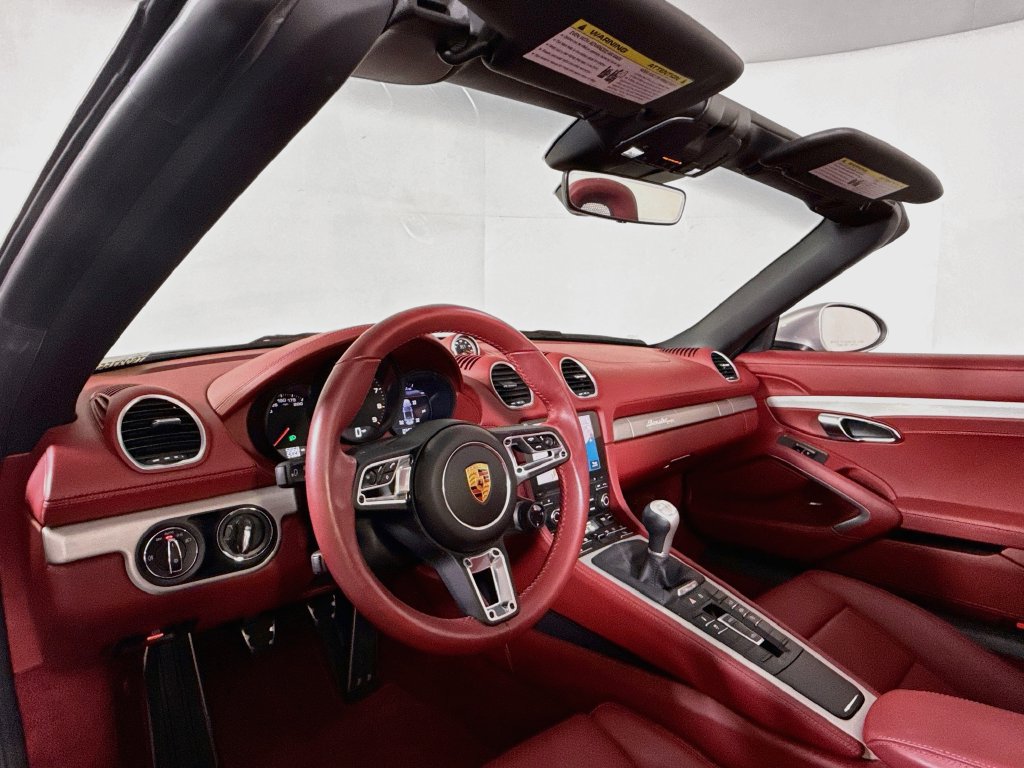 Used 2022 Porsche 718 Boxster RWD image 11