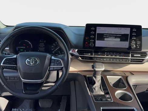 Certified 2023 Toyota Sienna XLE w/ XLE Plus Package AWD/4WD image 12