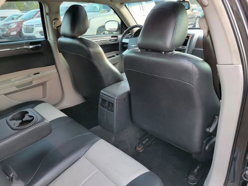 Used 2005 Chrysler 300 Touring image 24