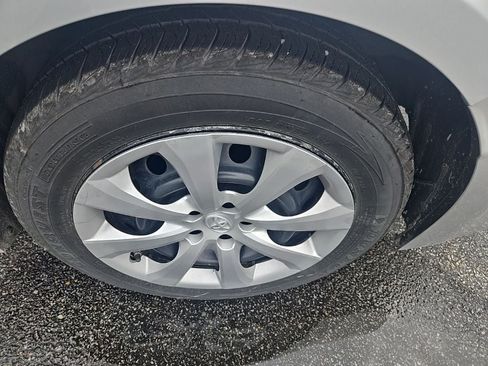 Used 2020 Toyota Corolla LE FWD image 5