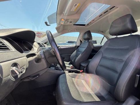 Used 2017 Volkswagen Jetta SE FWD image 16