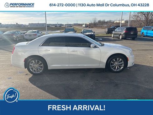 Used 2019 Chrysler 300 Touring L w/ Quick Order Package 22F image 3