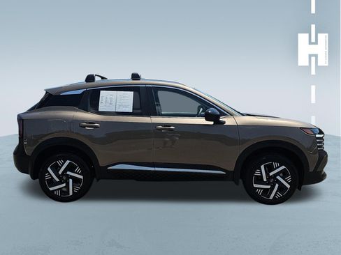 Used 2026 Nissan Kicks SV w/ SV Premium Package FWD image 3