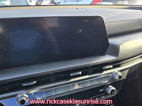 Used 2024 Kia Telluride S image 9