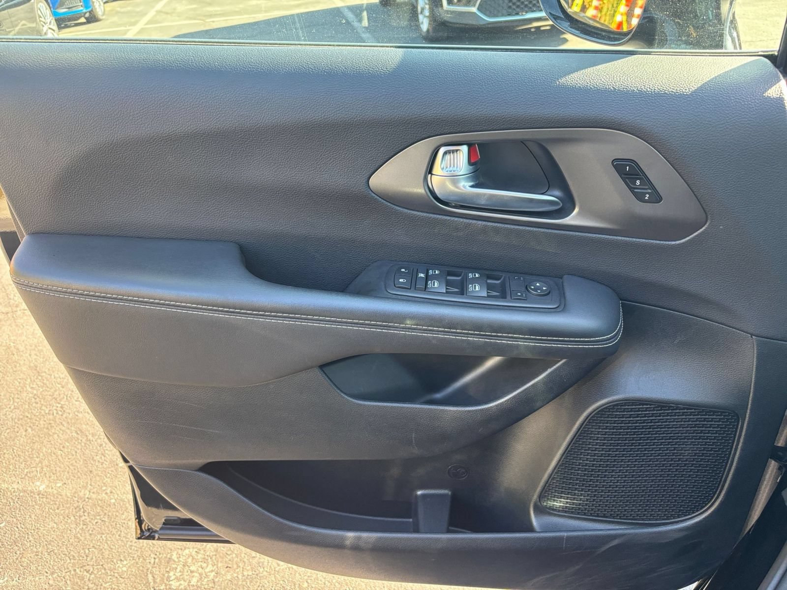 Used 2025 Chrysler Pacifica Select FWD image 18